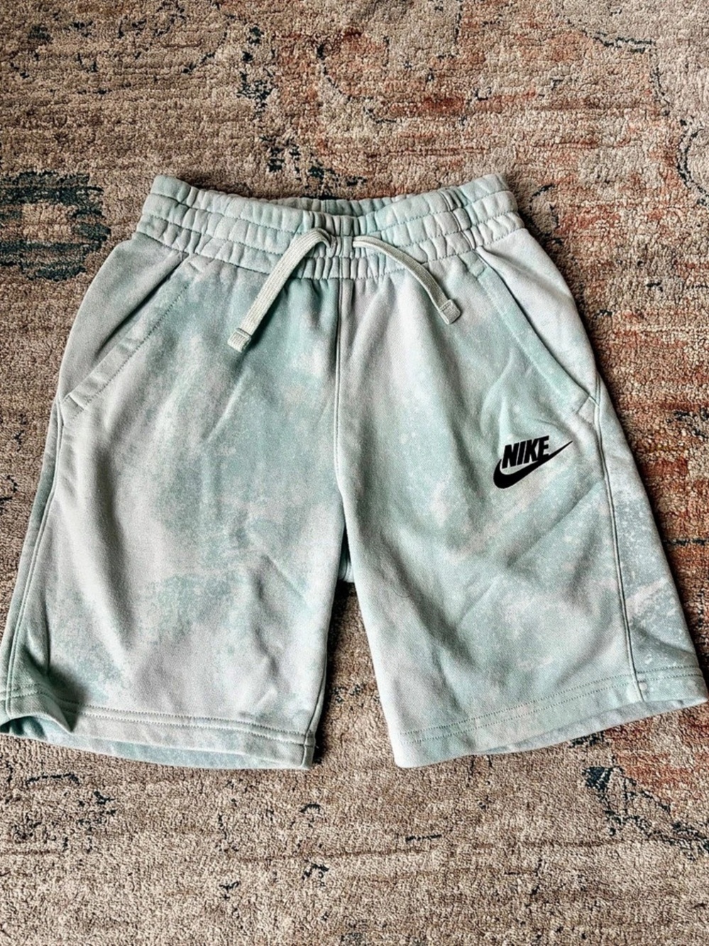 Nike Sportswear Standard Issue Tie-Dye Shorts Size Medium Like New